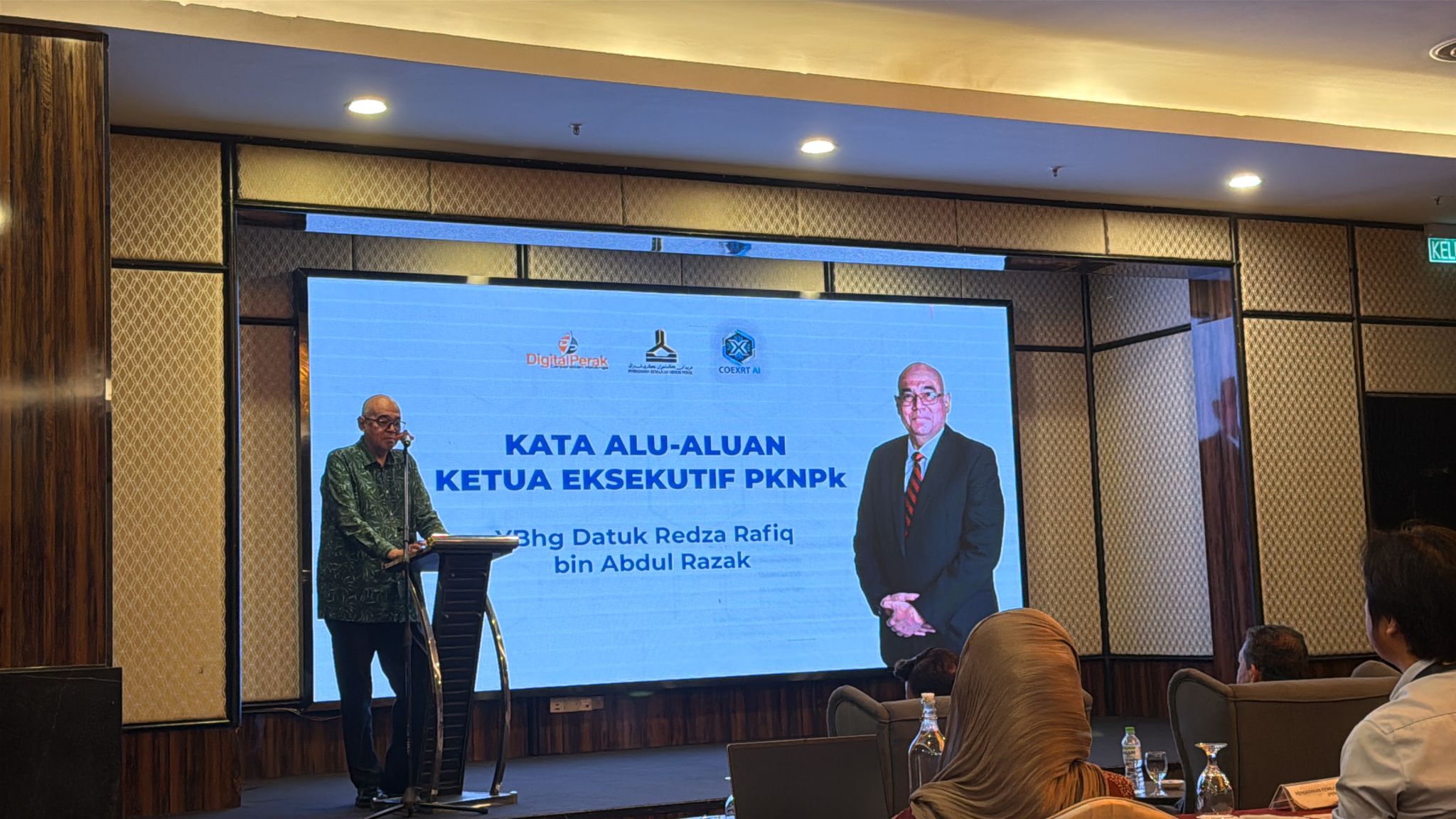 YBhg. Datuk Redza Rafiq delivering the welcome address at the Bengkel Strategik Sihat Ai